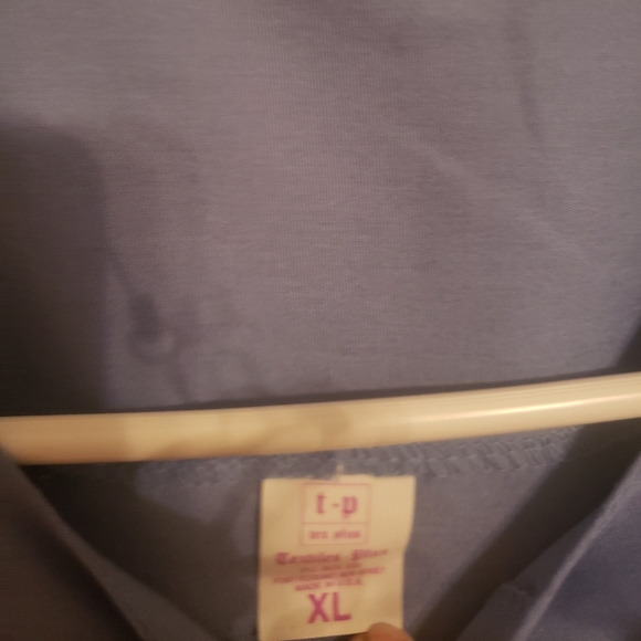 Scrub Top - Picture 2 of 3